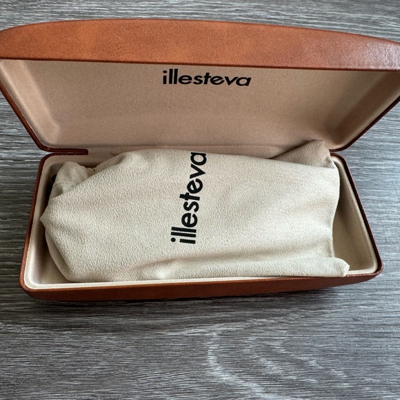 Illesteva Nicosia Sunglasses - Picture 6 of 11